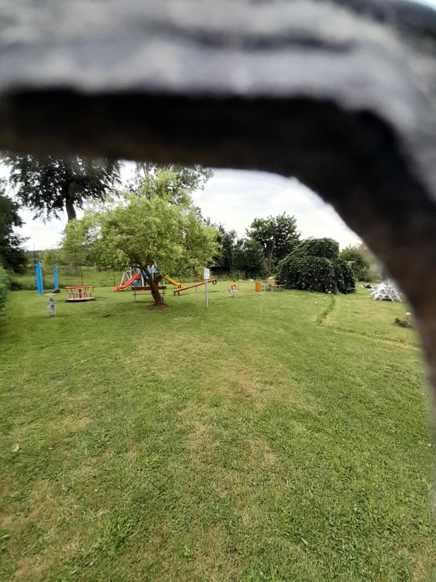 Penzion Sklarska Hospoda Chřibská Bagian luar foto