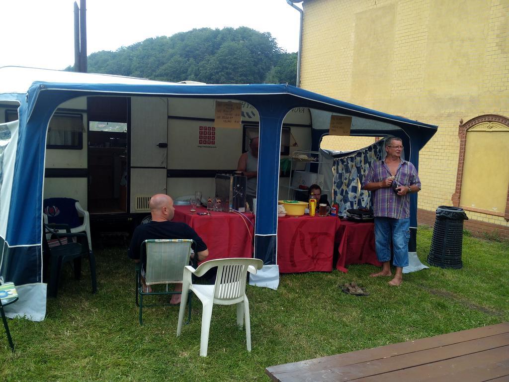 Penzion Sklarska Hospoda Chřibská Bagian luar foto